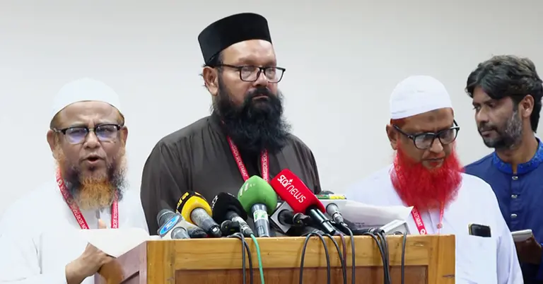 কথা বলছেন গাজী আতাউর রহমান